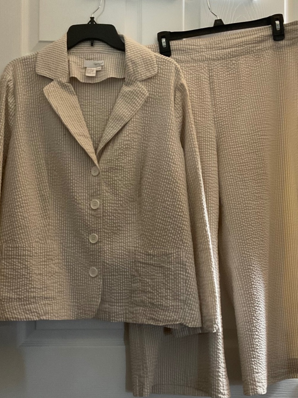 Spiegel woman seersucker jacket and pants set size 18W cream and white